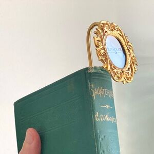 vintage, new-in-box gold tone metal picture frame bookmark